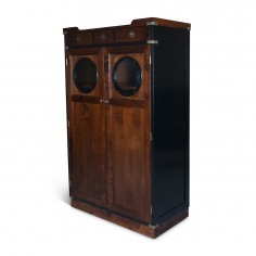 Ox-eye closet