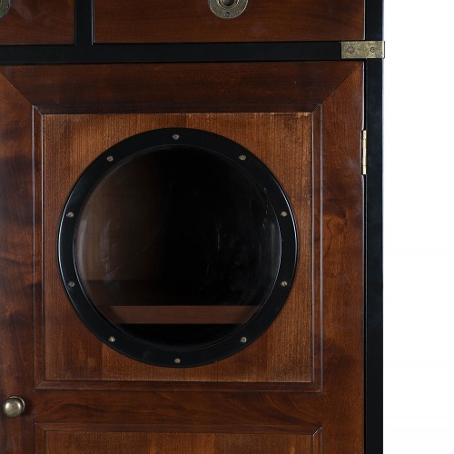 Ox-eye closet