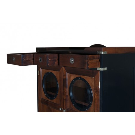 Ox-eye closet